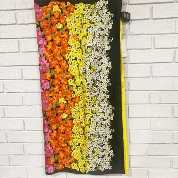 Gucci Silk Degrade Black Multicolor Floral Square Scarf - Picture 11 of 16